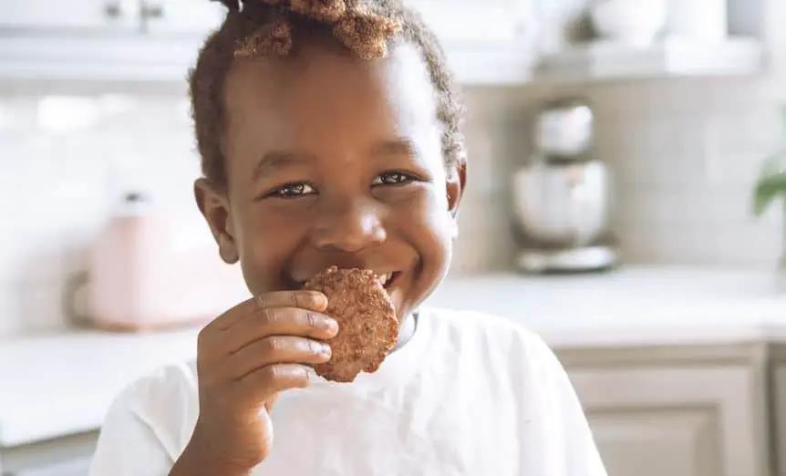 You are currently viewing Can Babies Have Honey Graham Crackers: Quick Answer