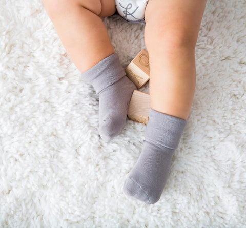 You are currently viewing How to Keep Baby Socks on: The Ultimate Solution