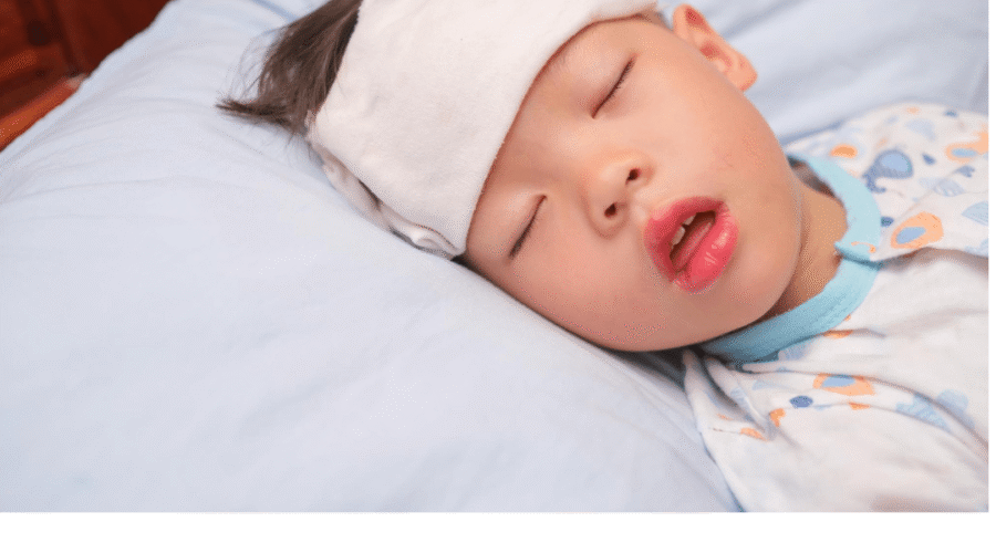 How to Dress Baby With Fever at Night Correctly