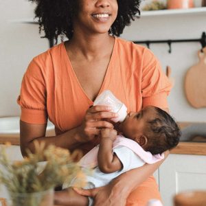 Read more about the article Breastfeeding and Honey: A Comprehensive Guide